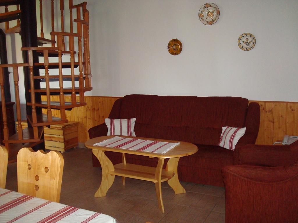 Major Hotel Es Paloc Apartmanhaz Szécsény Buitenkant foto